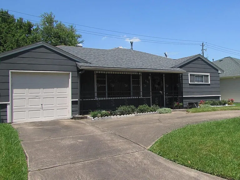 3711 Wentworth St S — Photo 1
