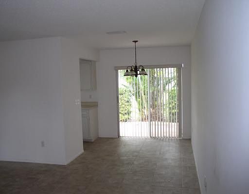4th image of 2153 Pueblo Cir