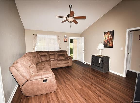 3rd image of 383 Brookfield Dr