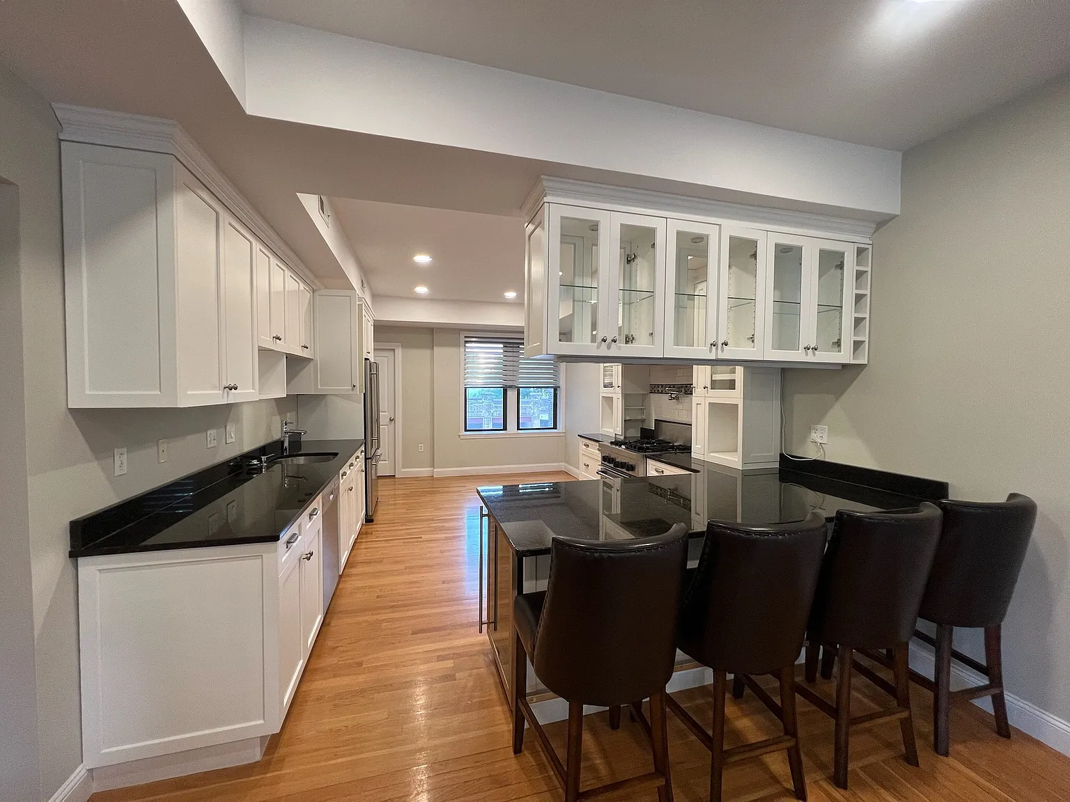 5 bed, 2.5 bath, 1764 sqft, $9,450 — Photo 2