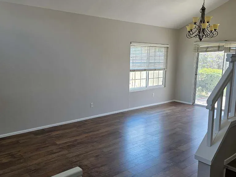 890 Viewpoint St — Photo 8