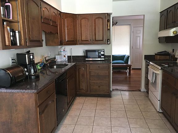 kitchen, leading into the dining room