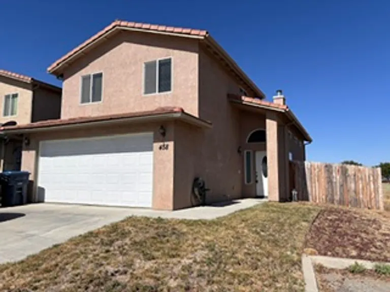458 Sherwood Pl — Photo 1