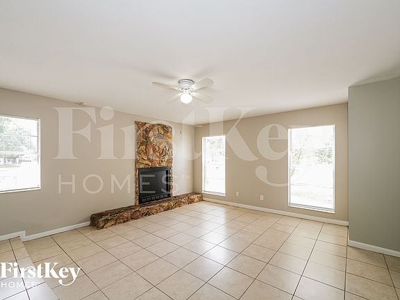 2nd image of 2224 E Hanna Ave