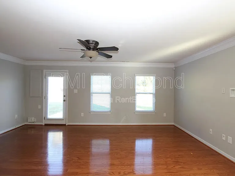 637 Abbey Village Cir — Photo 8
