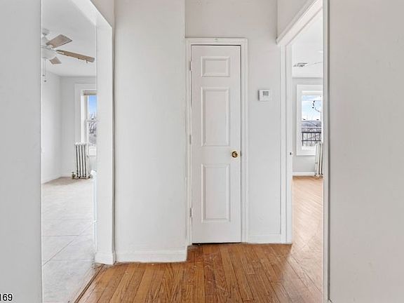 3rd image of 839 S 19th St #14