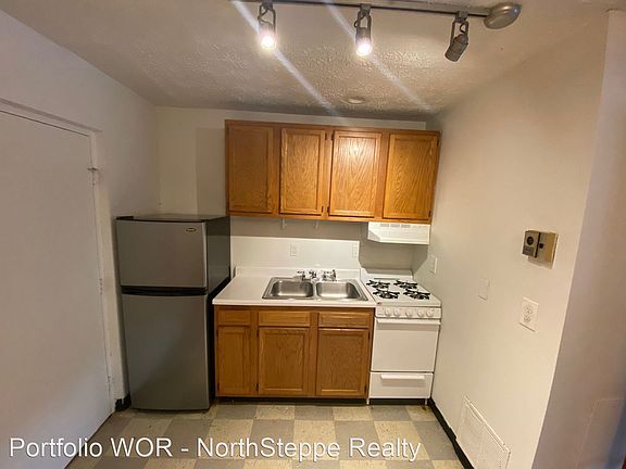 3rd image of 42 W Oakland Ave APT 9