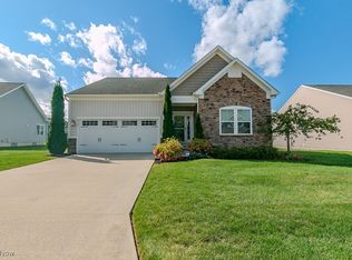 8724 Summer Wind Ln, Mentor, OH 44060
