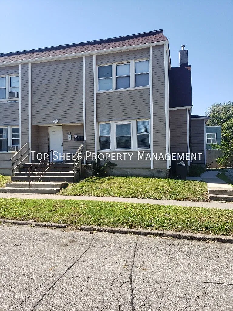 2 bed, 700 sqft, $800 — Photo 1