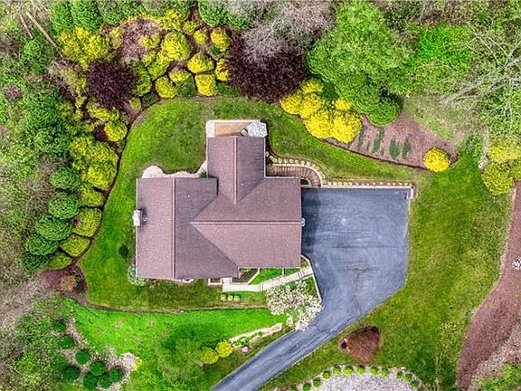 2nd image of 122 Woodvine Dr