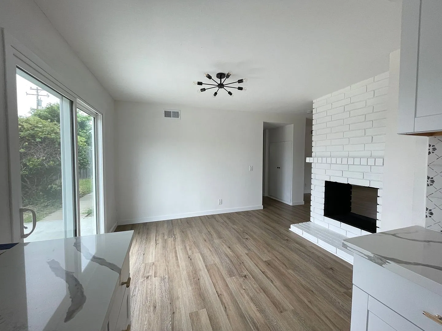 Luxurious Remodeled Home on South Side — Photo 4