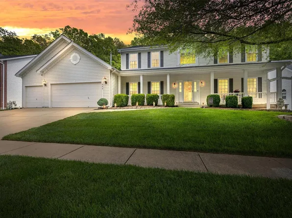 942 Castle Pines Dr, Ballwin, MO 63021