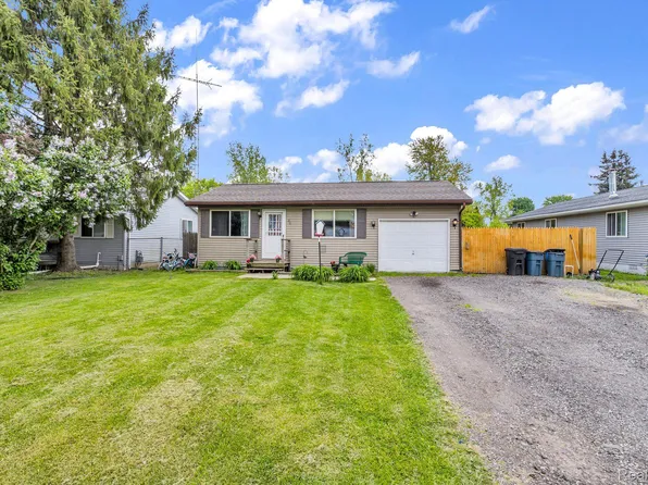 20 Fry St, Croswell, MI 48422