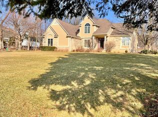 1470 Mist Wood Dr, Howell, MI