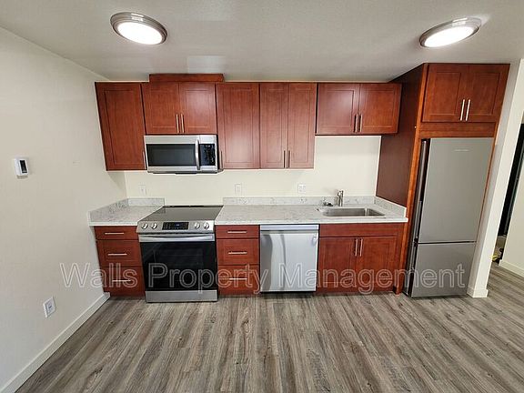 4th image of 1819 NW Central Pl #2-301