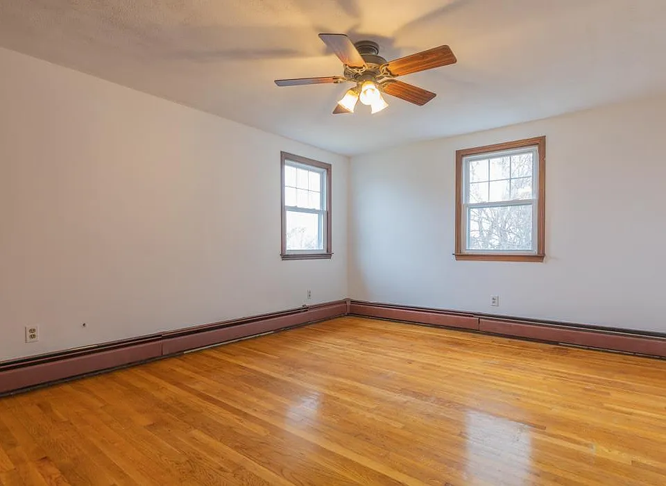 205 Windmill St #2