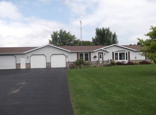 W8095 Prairie Rd, Oakfield, WI 53065