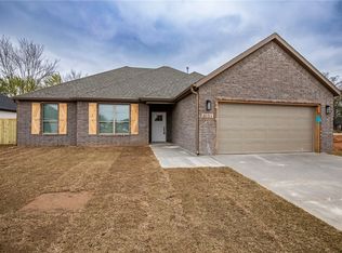 2051 Larry Ln, Bentonville, AR 72713