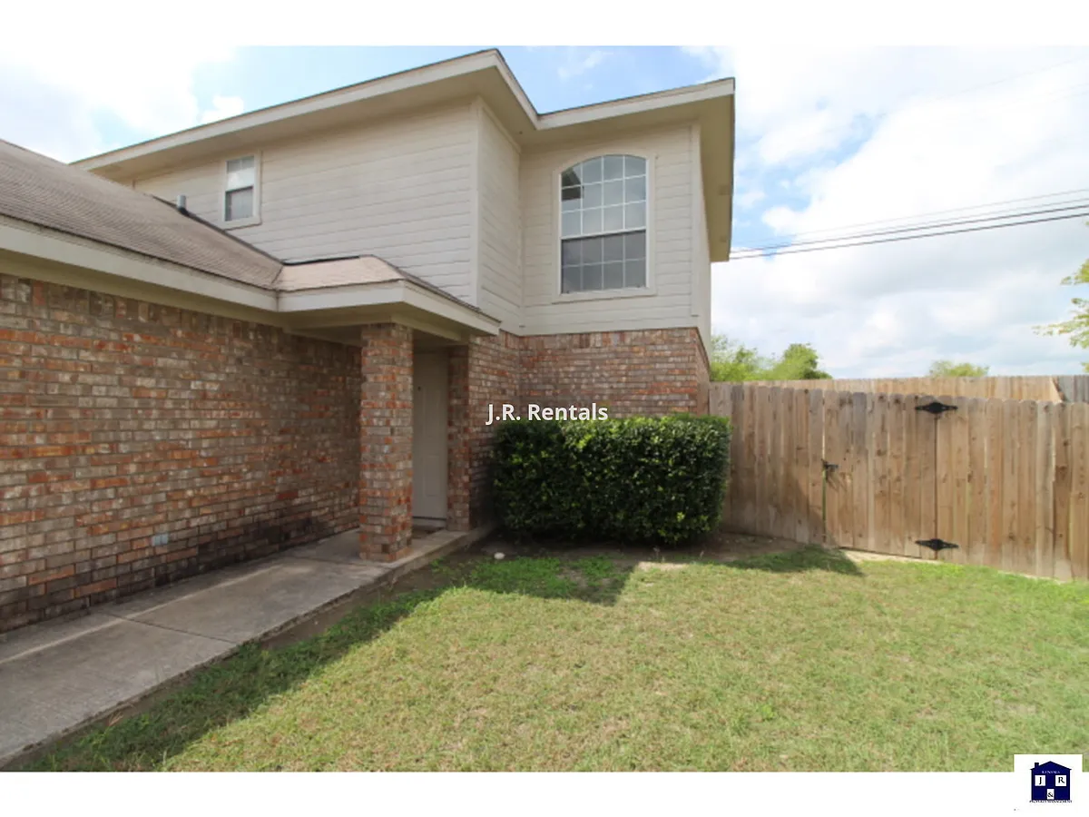 Building Photo - 2412 Skylark Cir