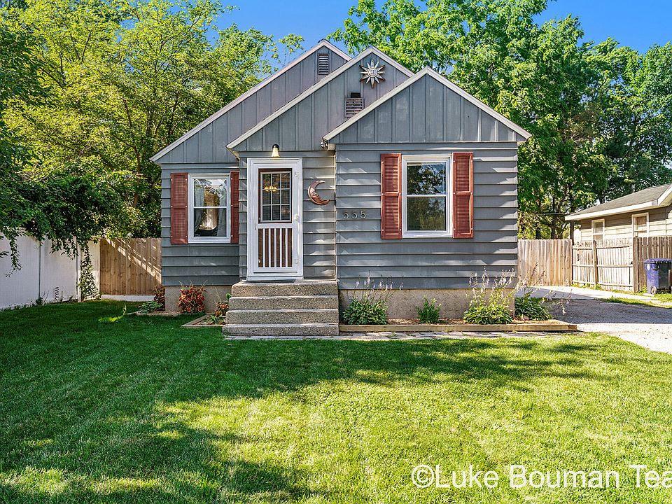 1st image of 555 W 21st St