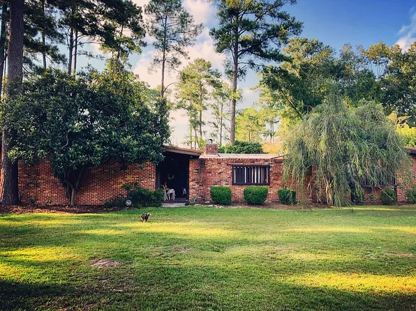 603 Town And Country Dr, Adel, GA 31620