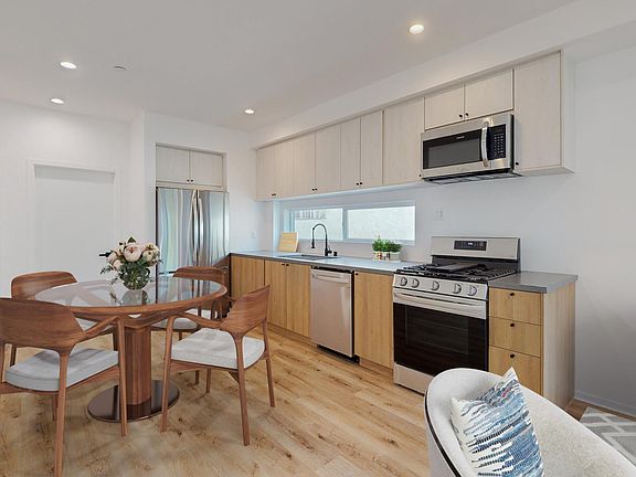 5th image of 3822 Montclair St #1/2
