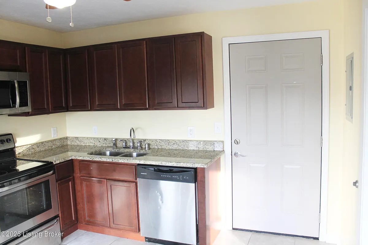 Building Photo - 1361 S Brook St #2