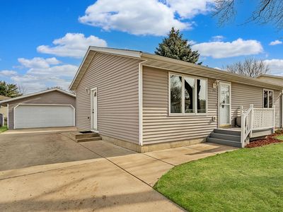 1951 42nd St NW, Rochester, MN, 55901