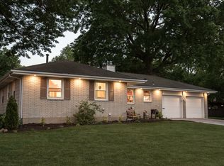 400 NW Lakeview Rd, Blue Springs, MO 64014