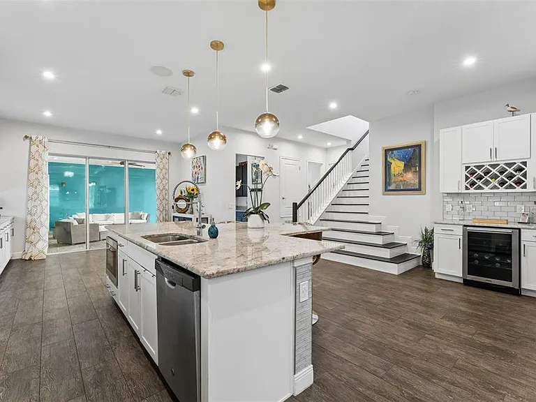 8033 Nemours Pkwy — Photo 12