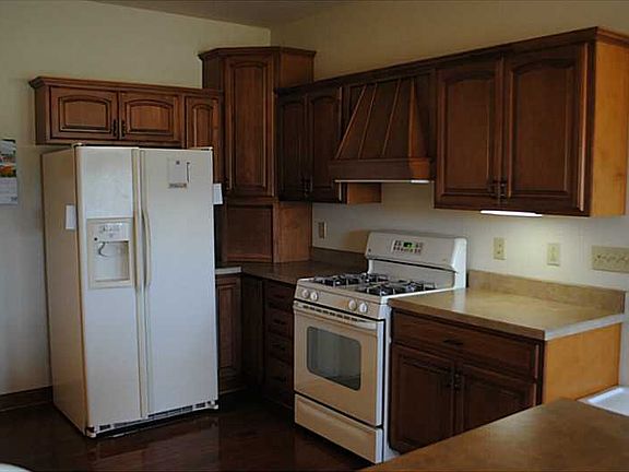 4th image of 1108 S Smith Dr