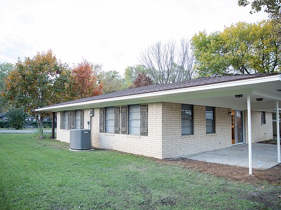 4th image of 421 Summit Ave