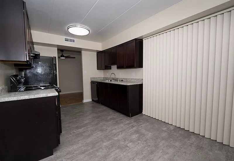 Ashley Apartments — Photo 3