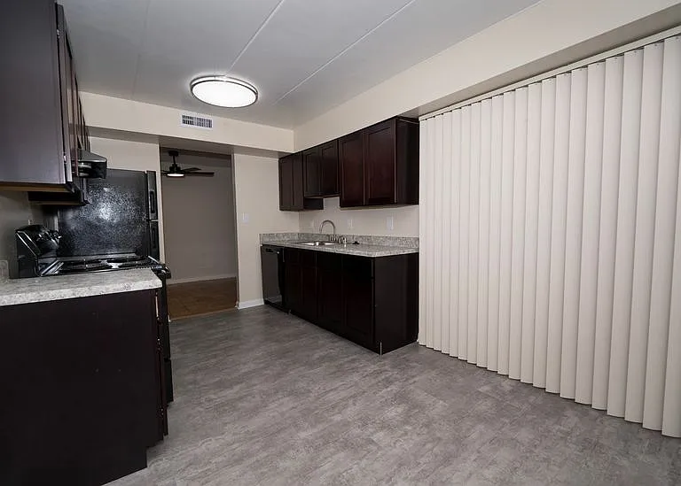 Ashley Apartments — Photo 3