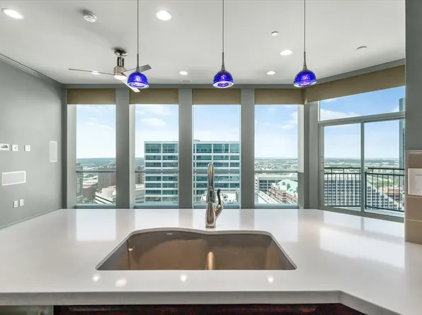 500 Throckmorton St APT 2004, Fort Worth, TX 76102