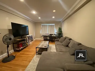 95 Strathmore Rd #1 — Photo 4