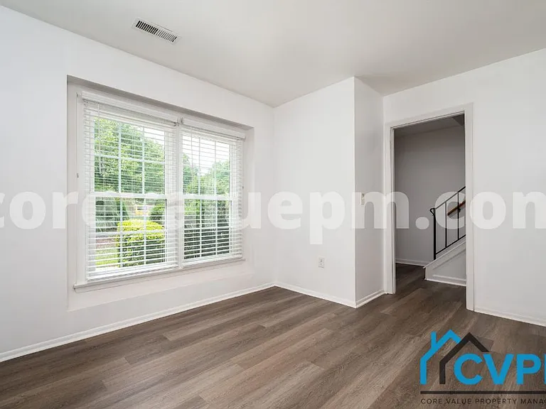 1250 Stonewood Ct — Photo 5
