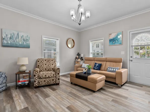 47 Bowen St, Oshkosh, WI 54901