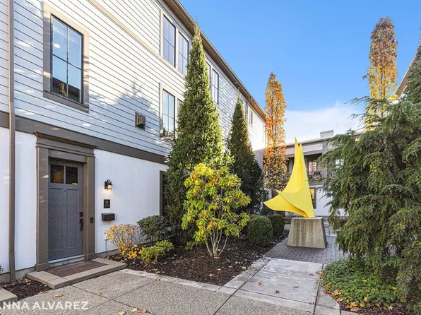 674 Croswell Ave SE, East Grand Rapids, MI 49506