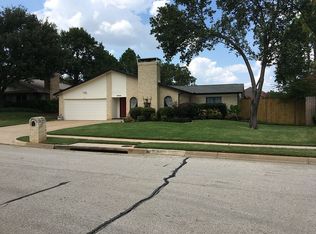 3035 Old Orchard Ln, Bedford, TX 76021