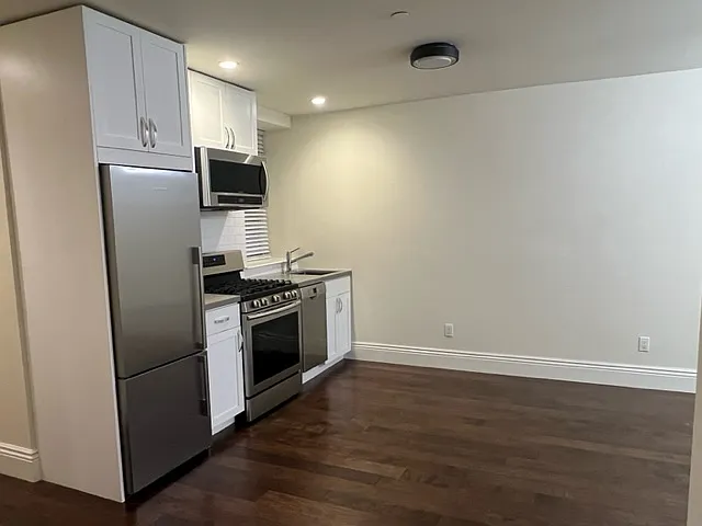 1674 Filbert St #7 — Photo 6