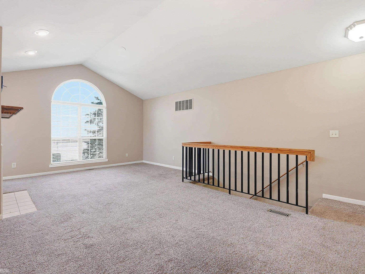 2 bed, 1.5 bath, 1016 sqft, $1,600 — Photo 3