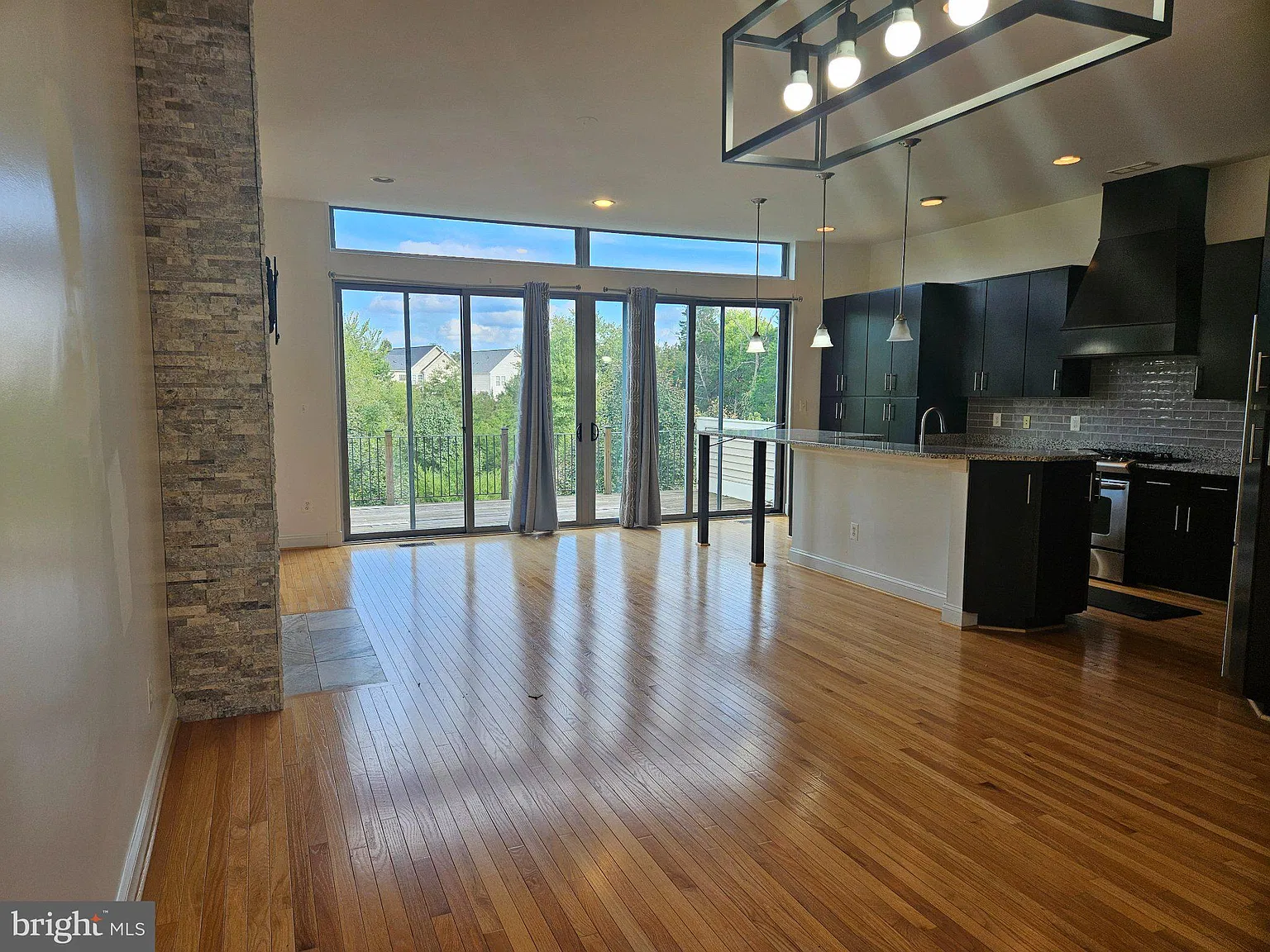 4 bed, 3.5 bath, 3216 sqft, $4,999 — Photo 2