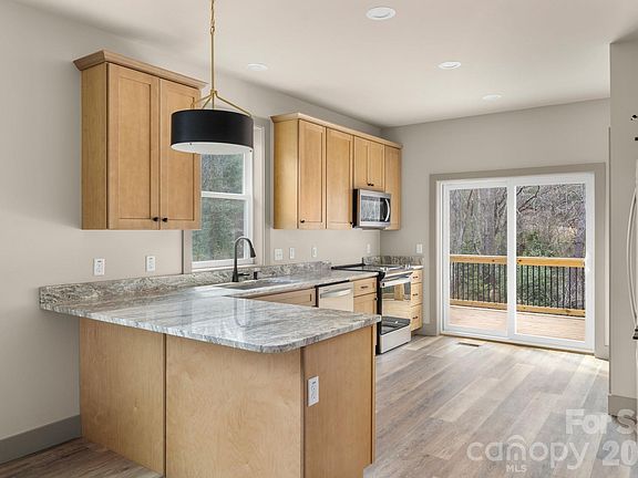 5th image of 229 Edgewood Rd S