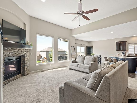 4th image of 20609 Larimore Ave