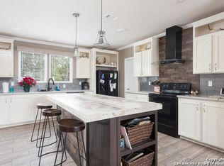 988 Buckhorn Trl, Pipe Creek, TX 78063