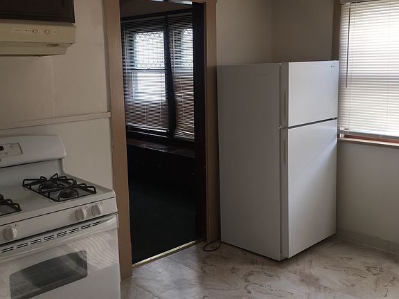 2nd image of 7814 Maryland Ave