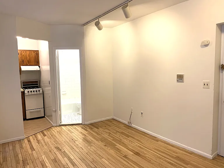 605 W 112th St #1A — Photo 3
