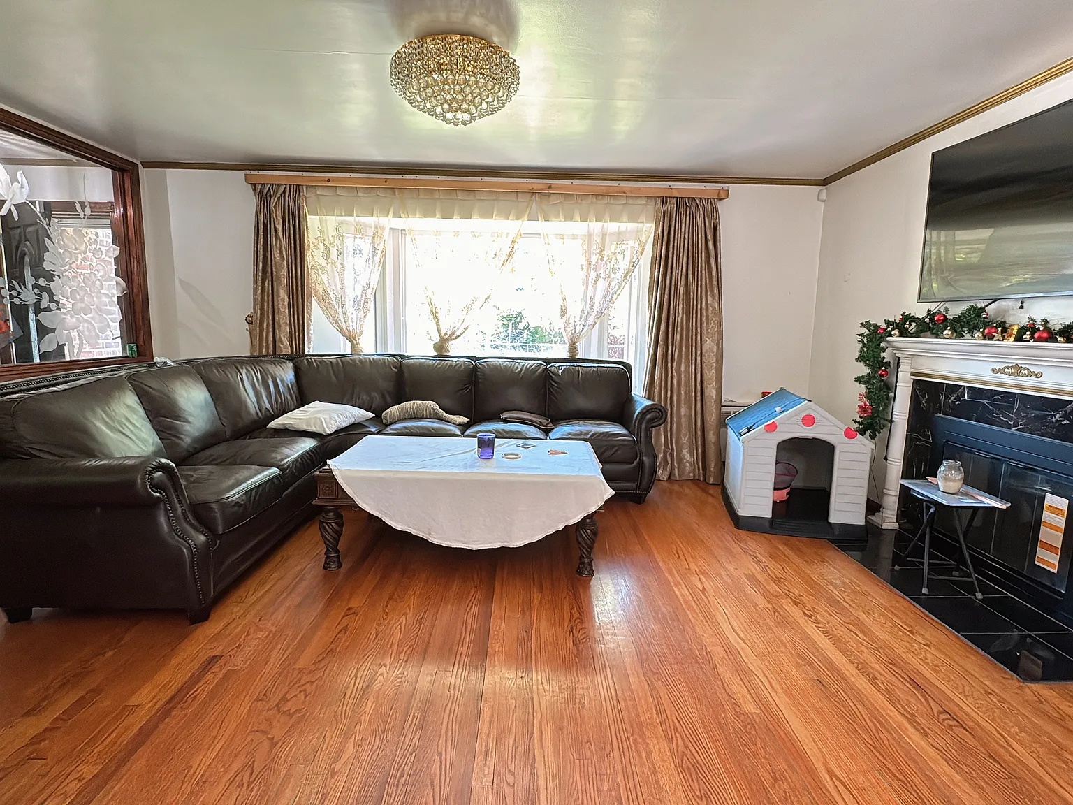 4 bed, 2.5 bath, 1748 sqft, $5,200 — Photo 2