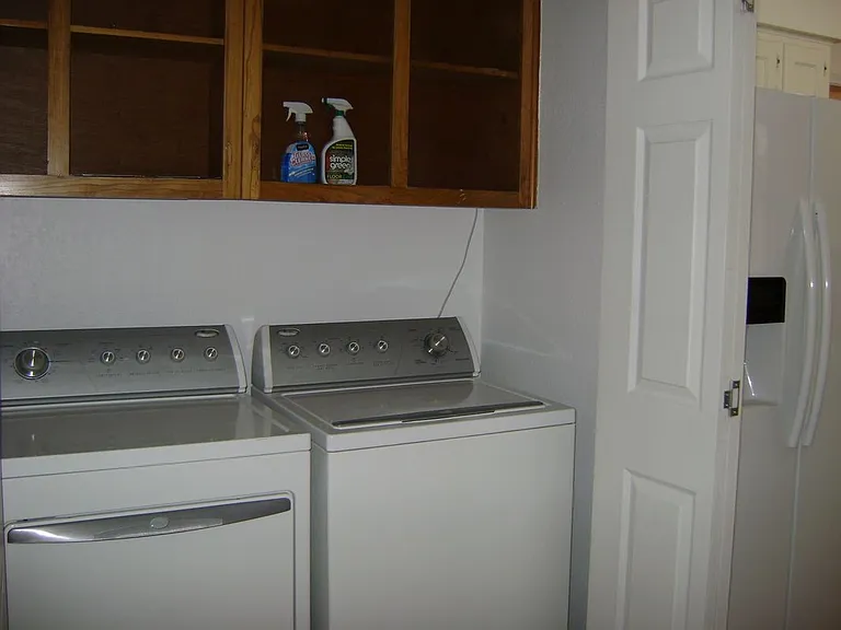 1714 Red Bud Ln — Photo 3